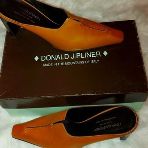 Donald J Plainer Mules, size 8.5N